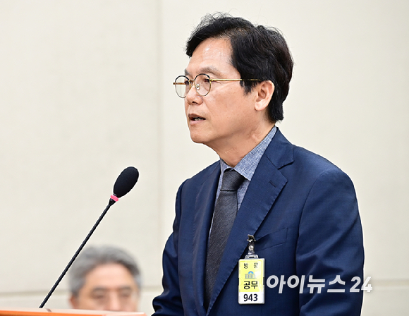 김철문 경북경찰청장이 11일 오전 서울 여의도 국회에서 열린 행정안전위원회 전체회의에서 질의에 답변하고 있다. [사진=곽영래 기자]