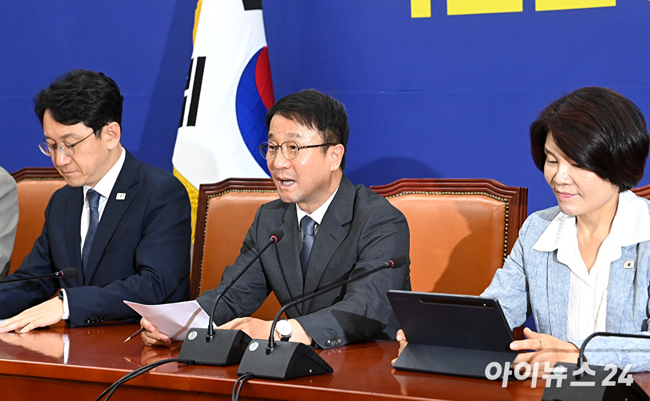 한병도 더불어민주당 당대표 직무대행 겸 원내대표가 7일 서울 여의도 국회에서 열린 원내대책회의에서 발언하고 있다. [사진=곽영래 기자]