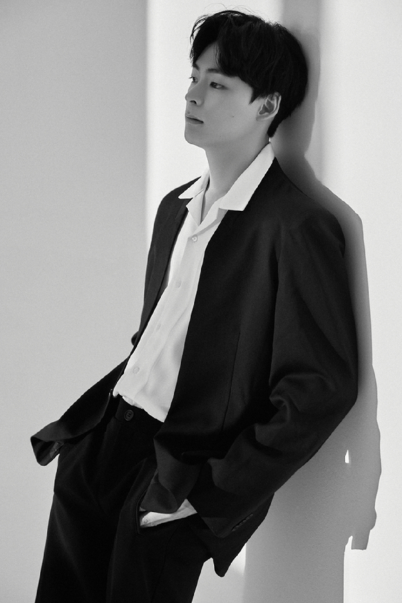 배우 송건희가 tvN 월화드라마 '선재 업고 튀어' 종영 인터뷰에 앞서 프로필 촬영에서 포즈를 취하고 있다. [사진=제이지엔터테인먼트]