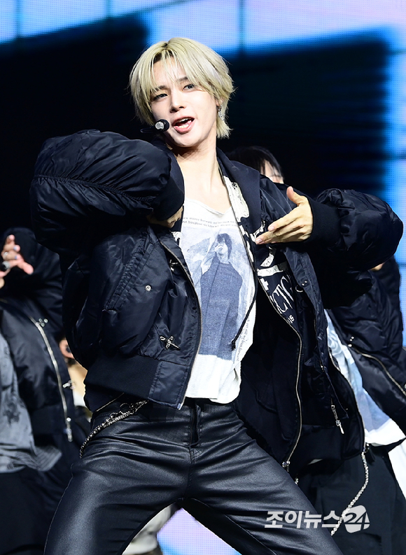 그룹 앤팀 케이가 28일 오후 서울 용산구 한남동 블루스퀘어에서 열린 &TEAM(앤팀) 한국 데뷔 앨범 미니 1집 'Back to Life'(백 투 라이프)발매 기념 쇼케이스에 참석해 멋진 무대를 선보이고 있다. [사진=정소희 기자]