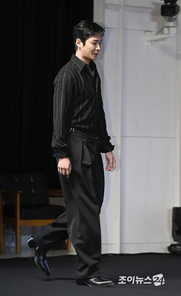 배우 로운이 23일 서울 논현동 엘리에나 호텔에서 진행된 디즈니+ 오리지널 시리즈 '탁류' 제작발표회에서 포토타임을 갖고 있다. [사진=곽영래 기자]