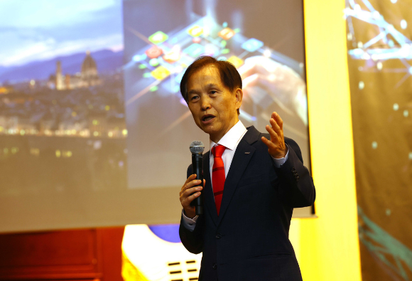 이광형 KAIST 총장, 프랑스 &apos;레지옹 도뇌르&apos; 수훈