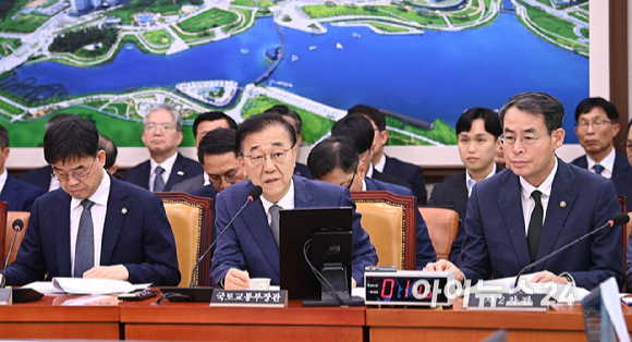 김윤덕 국토교통부 장관이 13일 오전 서울 여의도 국회에서 열린 국토교통위원회 국정감사에서 질의에 답하고 있다. [사진=곽영래 기자]