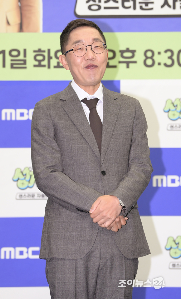 방송인 김제동이 27일 오전 서울 마포구 상암동 스탠포드호텔에서 열린 MBC에브리원 새 예능 프로그램 '성지순례' 제작발표회에 참석하고 있다. [사진=정소희 기자]