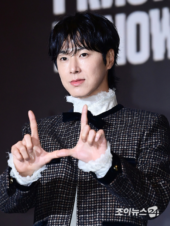 [종합] &apos;첫 정규&apos; 유노윤호, &apos;땡큐&apos;·&apos;파인&apos; 그 다음은 본업…2025 유종의 미