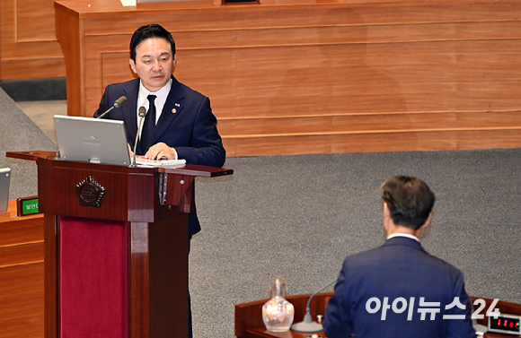 원희룡 국토부장관이 지난달 국회에서 열린 경제 분야 대정부질문에서 유동수 더불어민주당 의원 질의에 답하고 있다. [사진=곽영래 기자]