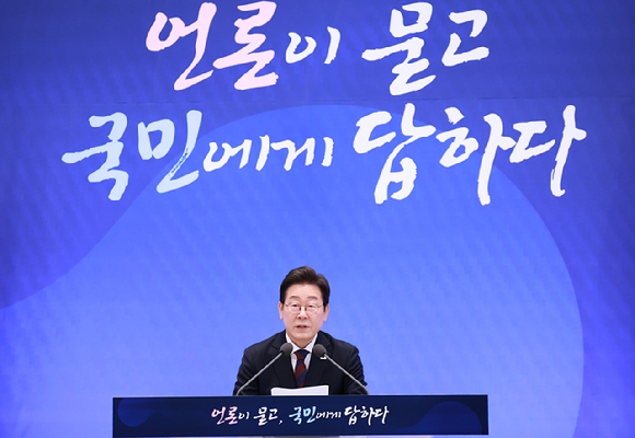 이재명 대통령이 3일 청와대 영빈관에서 열린 '대통령의 30일, 언론이 묻고 국민에게 답하다' 기자회견에서 인사말을 하고 있다. 2025.7.3 [사진=연합뉴스]