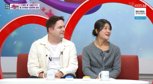 스테판 지겔과 김혜선이 '아침마당'에 출연해 대화를 나누고 있다. [사진=KBS 방송화면 캡처]