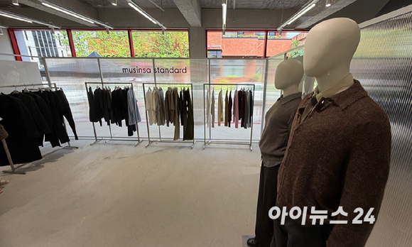 23일 서울 성수동 무신사 스탠다드 2026 FW 프리뷰에서 새롭게 선보이는 '스탠다드 플러스' 라인. [사진=진광찬 기자]