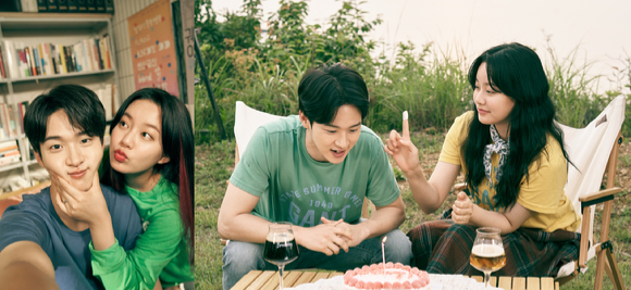 '롱디' 장동윤이 박유나와 5년차 커플 케미를 완성했다. [사진=NEW]