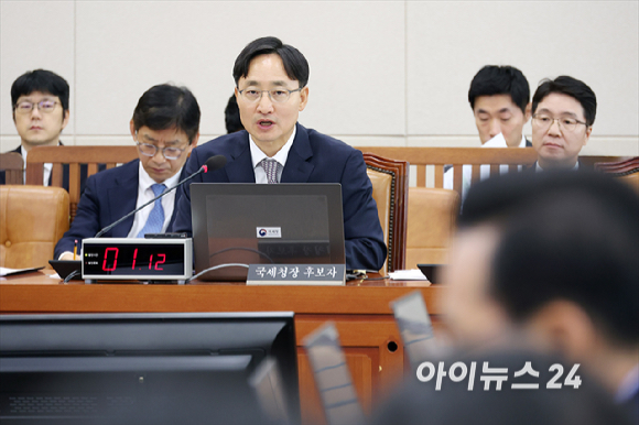 임광현 국세청장 후보자가 15일 서울 여의도 국회에서 열린 국회 기획재정위원회 임광현 국세청장 후보자 인사청문회에서 질의에 답변하고 있다. [사진=곽영래 기자]