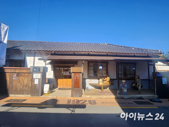 APEC 외교통상합동각료회의 공식 만찬주로 선정된 발효공방1991 프리미엄 막걸리 '은하수 별헤는밤'. [사진=교촌에프앤비]
