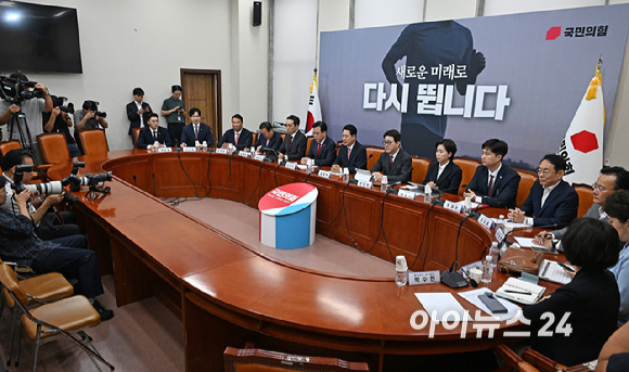 장동혁 국민의힘 대표가 8일 국회에서 열린 최고위원회의에서 발언을 하고 있다. [사진=곽영래 기자]