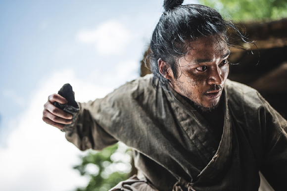 &apos;탁류&apos; 로운, 완전히 폭발했다⋯이글거리는 눈빛·목에 선 핏대