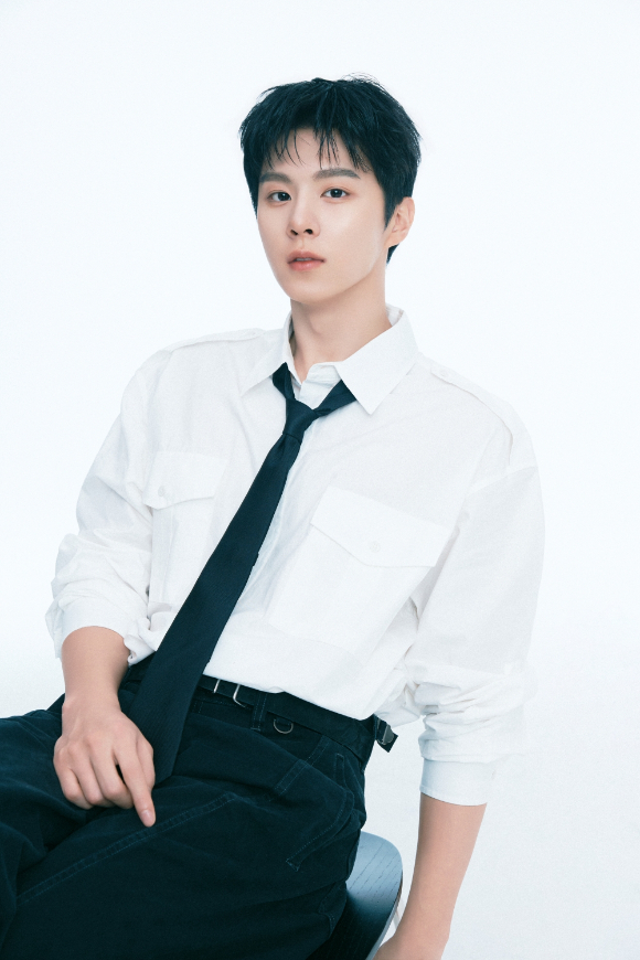 김우석, '언더 문보우'로 뮤지컬 도전⋯전역 후 본격 활동 재개