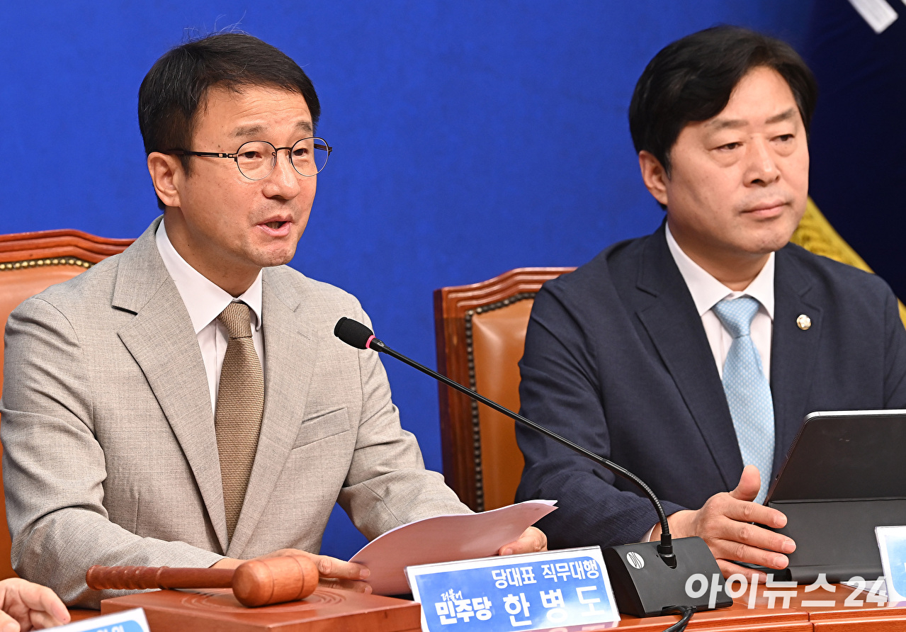 한병도 더불어민주당 대표 직무대행 겸 원내대표가 6일 오전 서울 여의도 국회에서 열린 최고위원회의에서 모두발언을 하고 있다. [사진=곽영래 기자]