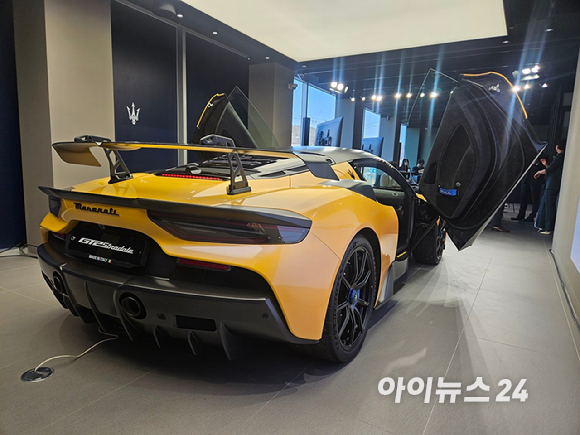 마세라티 스포츠카 'GT2 스트라달레' 전면부 [사진=설재윤 기자]