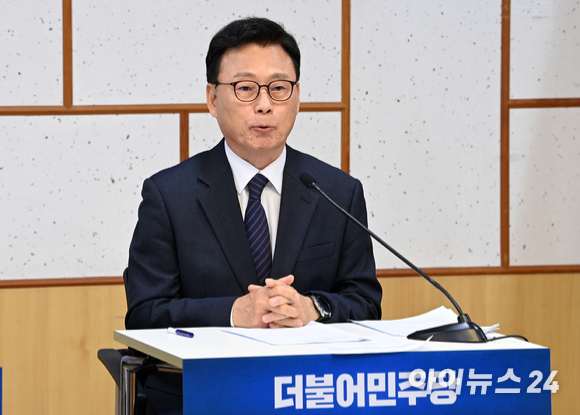 지난 25일 국회 의원회관에서 열린 더불어민주당 제4기 원내대표 후보자 합동토론회에서 박광온 후보가 기조연설을 하고 있다. [사진=김성진 기자]