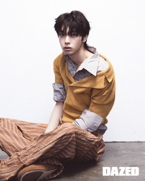 최립우와 강우진이 화보 촬영에서 포즈를 취하고 있다. [사진=데이즈드]