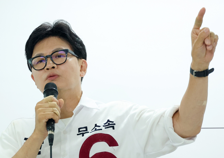 6&middot;3 부산 북갑 국회의원 보궐선거에 출마한 무소속 한동훈 후보가 1일 오후 부산 북구 선거사무소에서 기자회견을 하고 있다. 2026.6.1 [사진=연합뉴스]