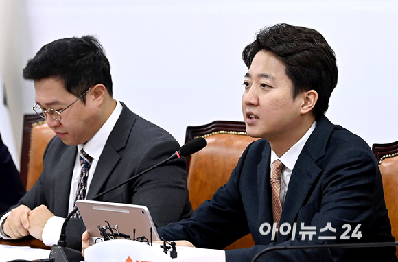 이준석 개혁신당 대표가 29일 서울 여의도 국회에서 열린 최고위원회의에서 발언하고 있다. [사진=곽영래 기자]