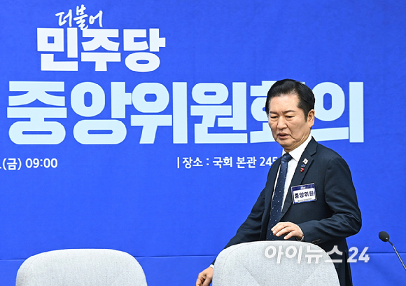 정청래 더불어민주당 대표가 5일 서울 여의도 국회에서 열린 제3차 중앙위원회의에 참석하고 있다. [사진=곽영래 기자]