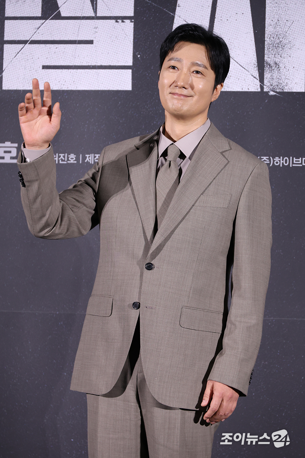 배우 박해일이 10일 오전 서울 용산구 CGV용산아이파크몰점에서 진행된 영화 '암살자(들)'(감독 허진호) 제작보고회에 참석해 포즈를 취하고 있다. [사진=문수지 기자]