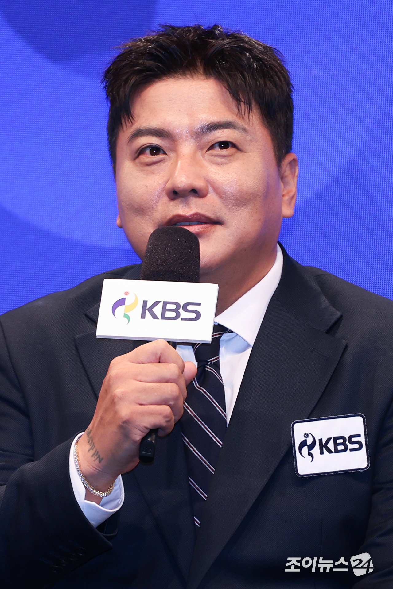 김태균 해설위원이 28일 오후 서울 영등포구 여의도동 KBS아트홀에서 진행된 '2026 아이치-나고야 아시안게임' 제작발표회에 참석해 포즈를 취하고 있다. [사진=문수지 기자]