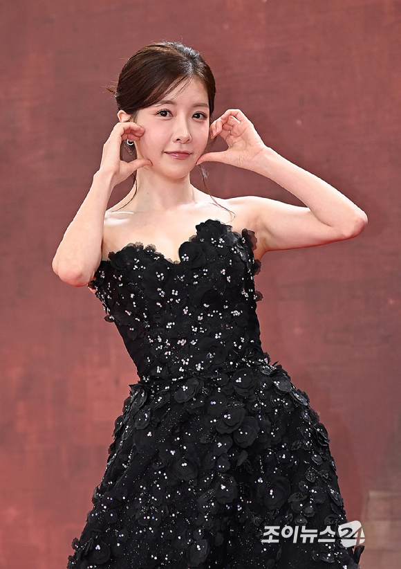 배우 정인선이 31일 오후 서울 여의도 KBS에서 열린 2025 KBS 연기대상&nbsp;레드카펫 포토월 행사에서 포즈를 취하고 있다. [사진=곽영래 기자]