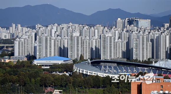 서울 강남구 삼성동 도심공항타워에서 바라본 아파트 전경. [사진=김성진 기자]