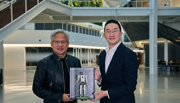 지난 4월 서울대에서 'AI 시대 리더십' 강연하는 젠슨 황 CEO 장녀 매디슨 황 이사 [사진=연합뉴스]