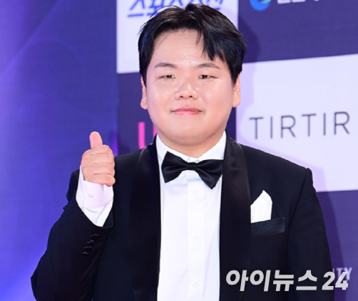 방송인 곽준빈(곽튜브)이 지난 2024년 7월 19일 인천 중구 파라다이스시티에서 열린 '제3회 청룡시리즈어워즈' 레드카펫 행사에 참석하고 있다. [사진=정소희 기자]
