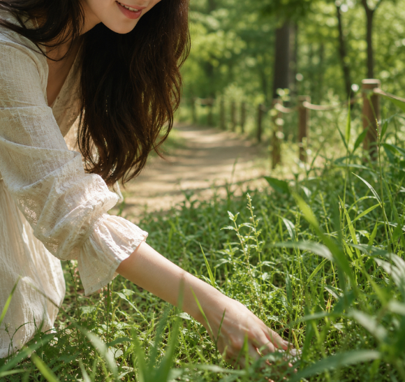미국의 한 주립공원에서 산책 중이던 여성이 길가에 있던 화려한 딱정벌레를 만졌다가 희귀 알레르기 반응으로 목숨을 잃을 뻔한 사연이 알려졌다. 사진은 AI 생성 이미지로, 본 기사 내용과 무관. [사진=챗GPT]