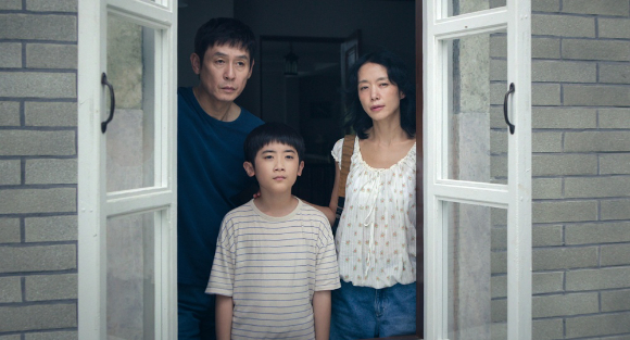 배우 설경구와 전도연이 넷플릭스 영화 '가능한 사랑'에서 열연하고 있다. [사진=넷플릭스]