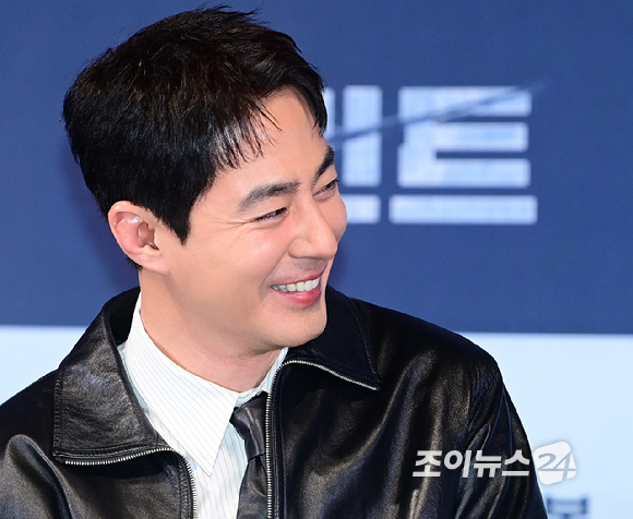 배우 조인성이 4일 오후 서울 CGV 용산아이파크몰에서 열린 영화 '휴민트'(감독 류승완) 언론시사회에 참석하고 있다. [사진=정소희 기자]