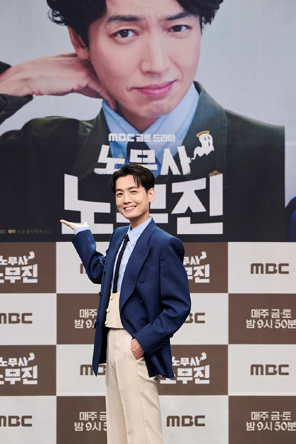 배우 정경호 설인아 차학연이 30일 MBC 새 금토드라마 '노무사 노무진' 제작발표회에서 포즈를 취하고 있다. [사진=MBC]