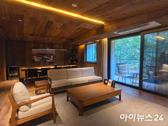 안토 비회원 캐빈 객실에서 바라본 북한산 전경. [사진=박은경 기자]