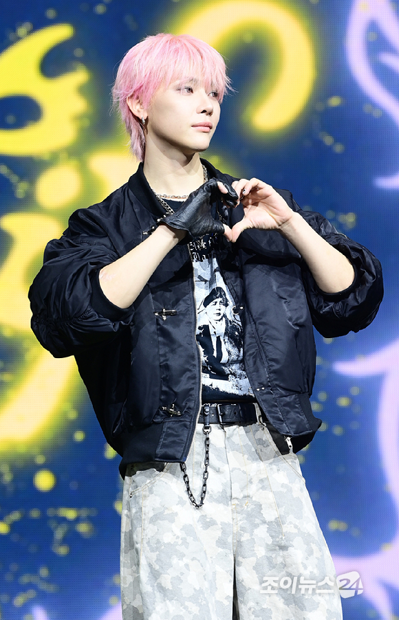 그룹 앤팀 니콜라스가 28일 오후 서울 용산구 한남동 블루스퀘어에서 열린 &TEAM(앤팀) 한국 데뷔 앨범 미니 1집 'Back to Life'(백 투 라이프)발매 기념 쇼케이스에 참석하고 있다. [사진=정소희 기자]