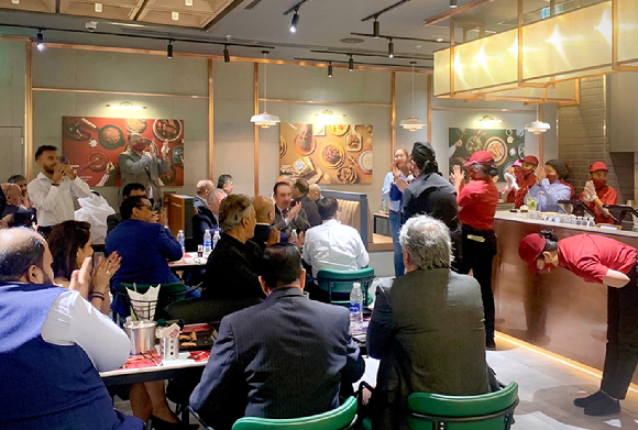 교촌치킨, 두바이 1호점 '데이라시티센터점' 오픈. [사진=교촌치킨]