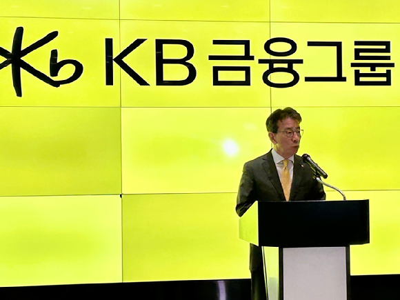 이재근 KB금융지주 차기 회장 후보가 14일 오전 KB금융그룹 신관에서 소감을 발표하고 있다.[사진=도수화 기자] 