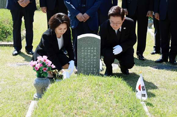 이재명 대통령이 18일 광주 5&middot;18 민주광장에서 열린 제46주년 5&middot;18 민주화운동 기념식에서 기념사를 하고 있다. 2026.5.18 [청와대통신사진기자단] [사진=연합뉴스]