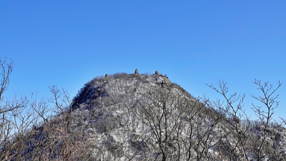 가지끝에 남아있는 설화(상고대) [사진=박성기 ]
