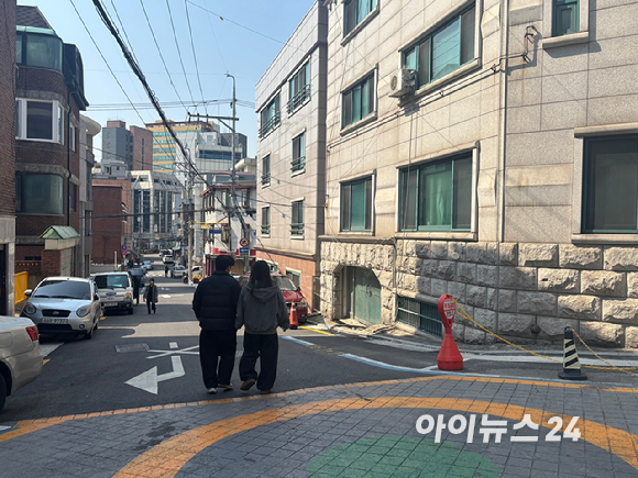 성균관대학교 인근 원룸 월세가 1년 새 18.1% 오르는 등 주요 대학가 대부분이 서울 평균을 웃도는 상승률을 보였다. 사진은 성신여자대학교 인근 원룸촌 거리. 2026.03.20. [사진=김민지 기자]