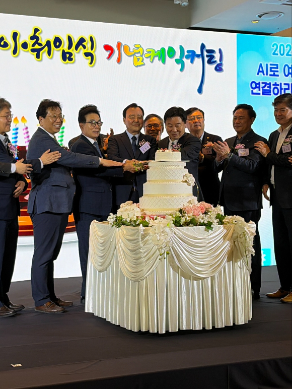 금천구 경제의 핵심축인 금천구상공회가 새로운 리더십과 함께 'AI 전환 시대'를 향한 힘찬 도약을 시작했다. [사진=금천구상공회]