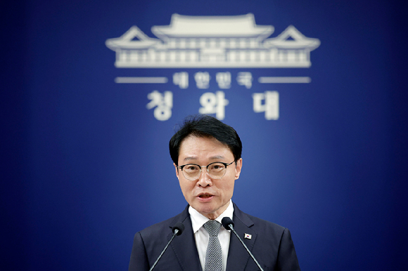 이규연 홍보소통수석이 15일 청와대 기자회견장에서 정부 인사 발표 관련 브리핑을 하고 있다. 2026.5.15 [청와대통신사진기자단] [사진=연합뉴스]