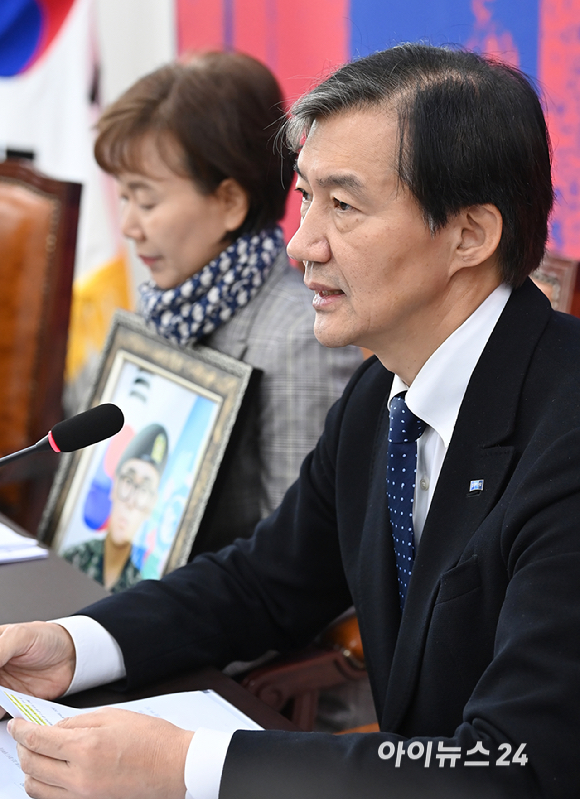 조국 조국혁신당 대표가 19일 오전 서울 여의도 국회에서 故 홍정기 일병 어머니 면담에서 발언하고 있다. [사진=곽영래 기자]