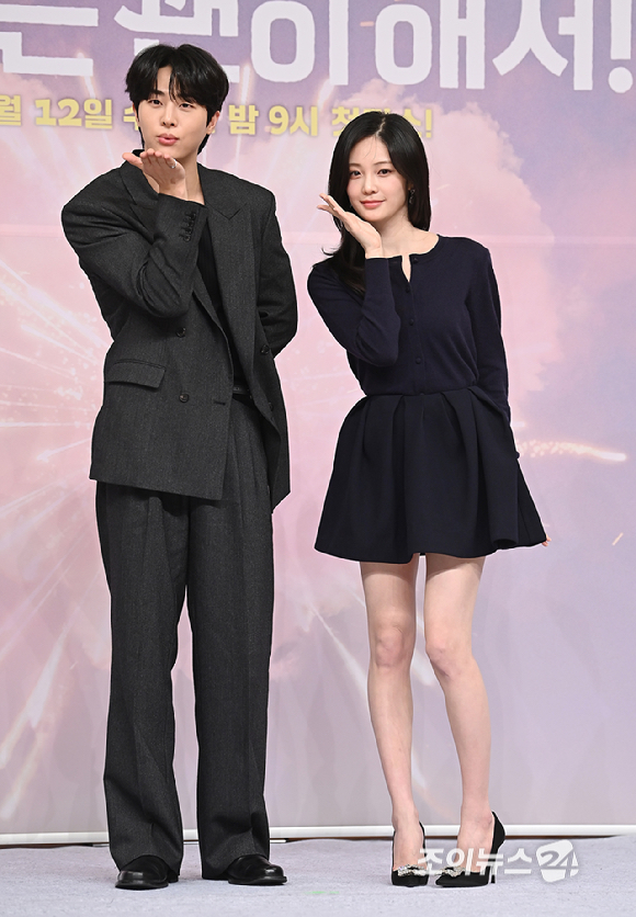 배우 김무준, 우다비가 5일 오후 서울 목동 SBS에서 열린 '키스는 괜히 해서!' 제작발표회에서 포토타임을 갖고 있다. [사진=곽영래 기자]