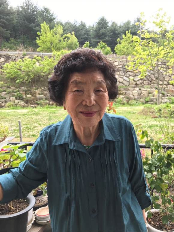 김밥 장사로 평생모은 전재산을 기부한 박춘자(92) 할머니 [사진=LG그룹]