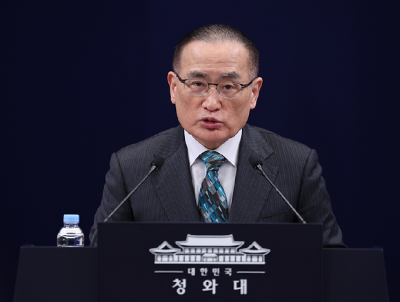 위성락 국가안보실장이 24일 청와대 춘추관에서 미국&middot;캐나다&middot;일본 방문 관련 브리핑을 하고 있다. 2025.12.24 [사진=연합뉴스]