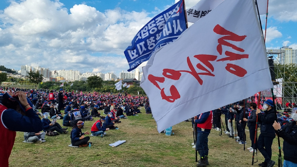 전경련은 현재 국회에 발의된 노조법 개정안이 통과될 경우 여러 부작용이 발생할 것이라고 주장했다. [사진=뉴시스]